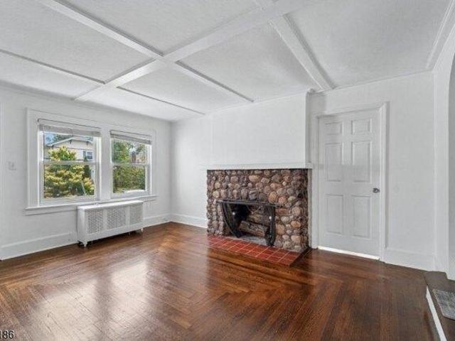 House for sale in Wyoming, Millburn