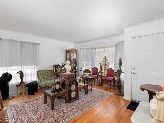 House for sale in Mount Clemens