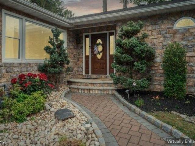 House for sale in Mountainside, New Jersey