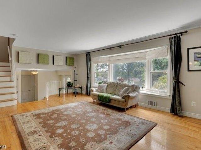 House for sale in Mountainside, New Jersey