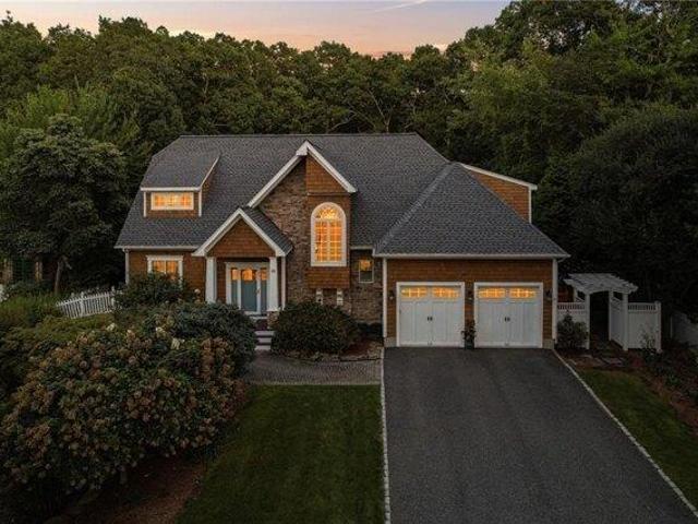 House for sale in Narragansett Pier, Narragansett
