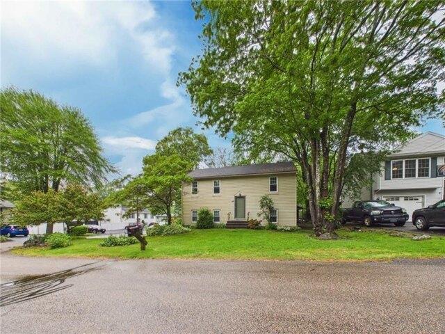 House for sale in Pettaquamscutt Lake Shores, Narragansett