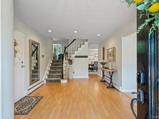 House for sale in Smithtown, New York