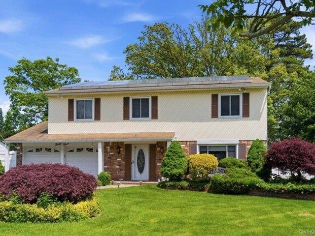 House for sale in Smithtown, New York