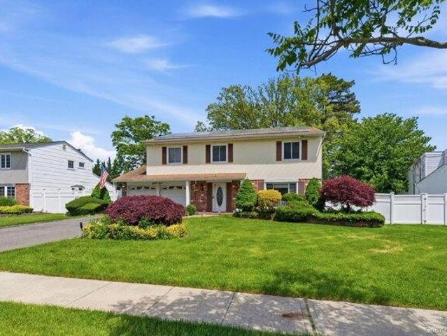 House for sale in Smithtown, New York