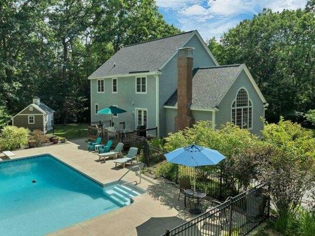 House for sale in New Boston, Hillsborough County