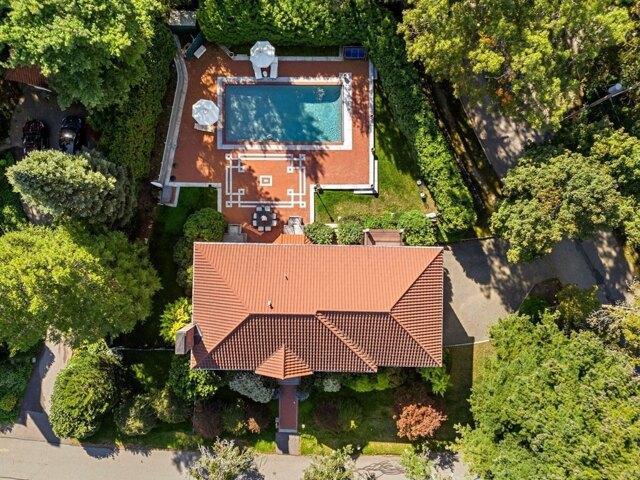 House for sale in Newton Centre, Newton