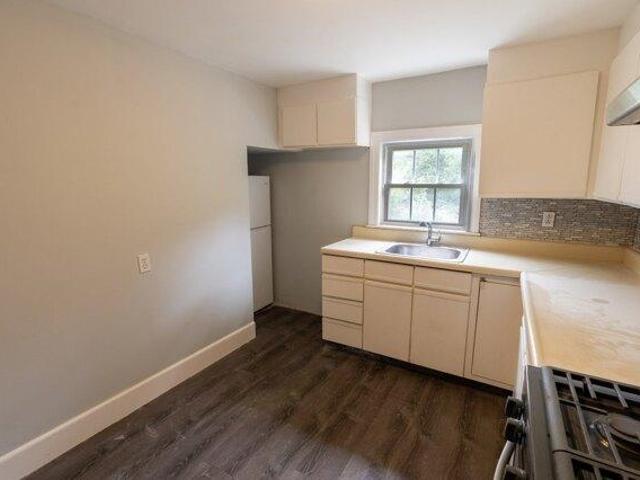 House for sale in Newton Highlands, Newton