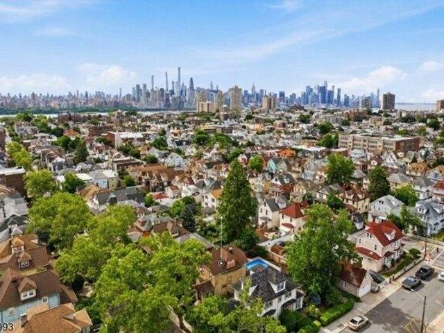 House for sale in Hudson, New Jersey