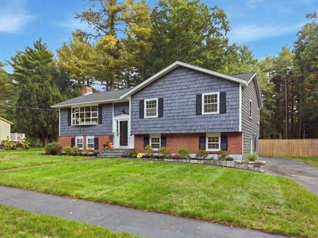 House for sale in North Reading, Middlesex County