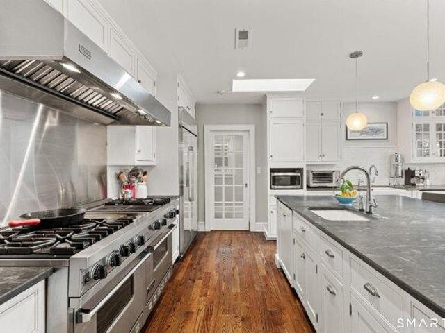 House for sale in Harborview, Norwalk