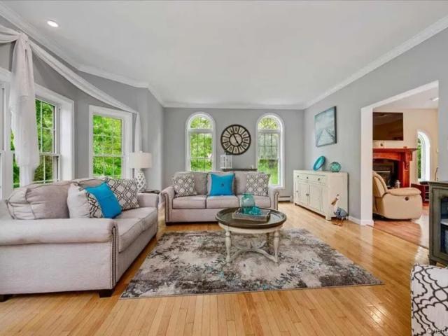 House for sale in Baldwin Place, New York