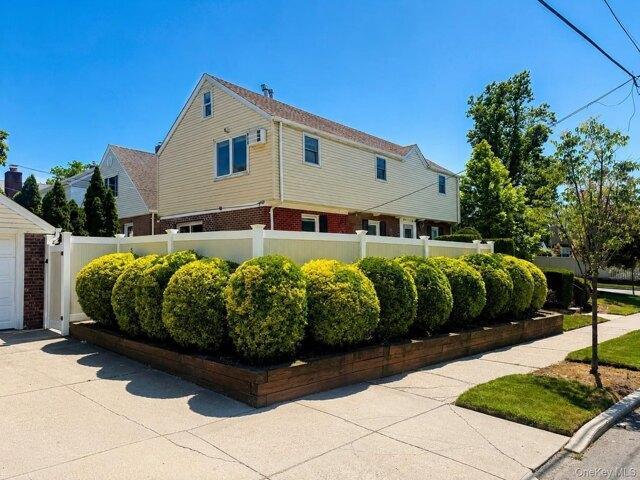 House for sale in Queens, Arverne