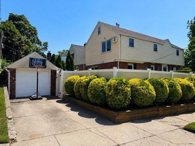 House for sale in Queens, Arverne