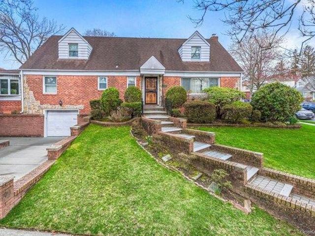 House for sale in Queens, Arverne