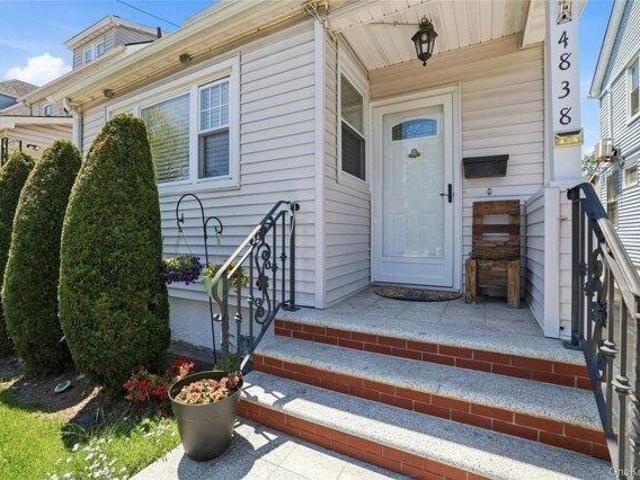 House for sale in Queens, Arverne