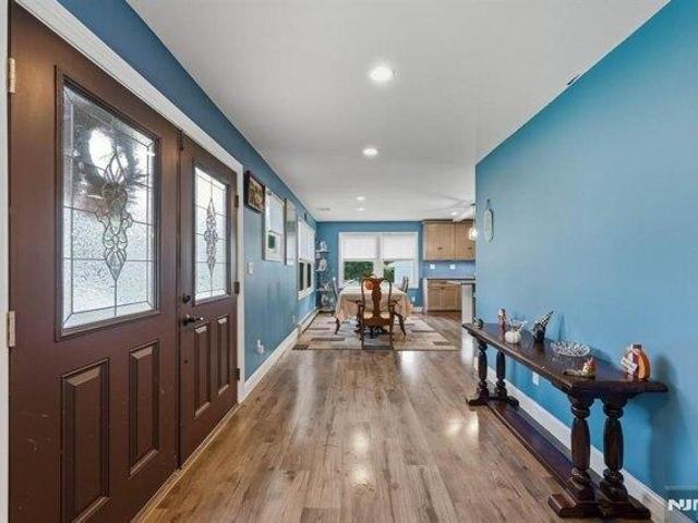 House for sale in Oakland, Bergen County