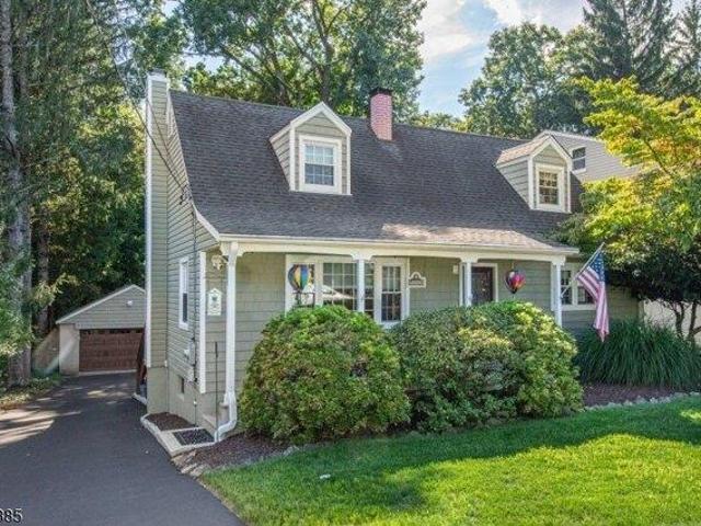 House for sale in Oakland, Bergen County