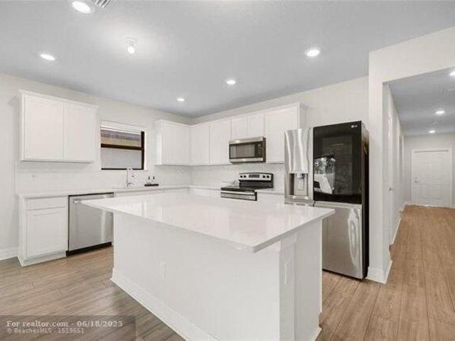 House for sale in Oakland Park, Florida