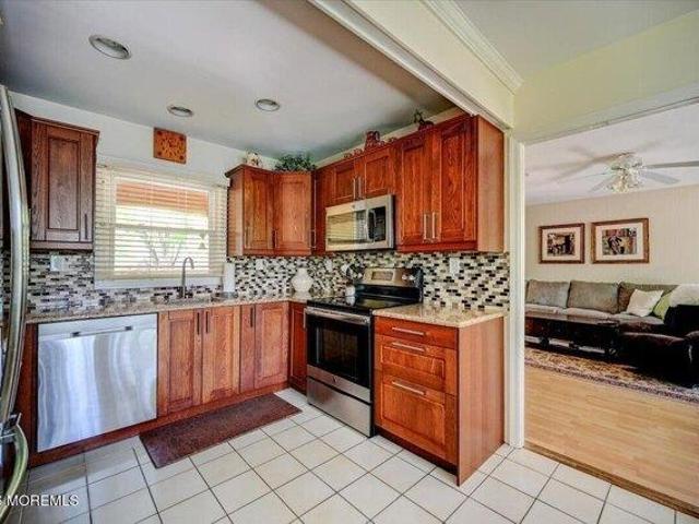 House for sale in Cliffwood, New Jersey