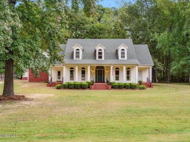House for sale in Nesbit, Mississippi