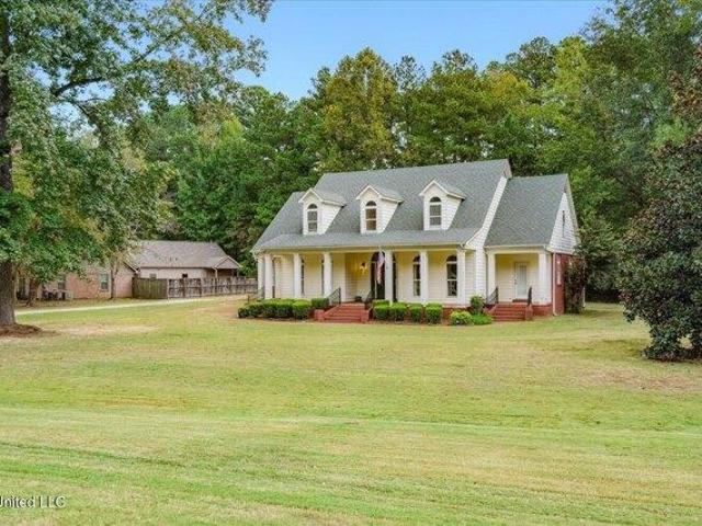 House for sale in Nesbit, Mississippi
