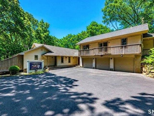 House for sale in Oxford, Connecticut