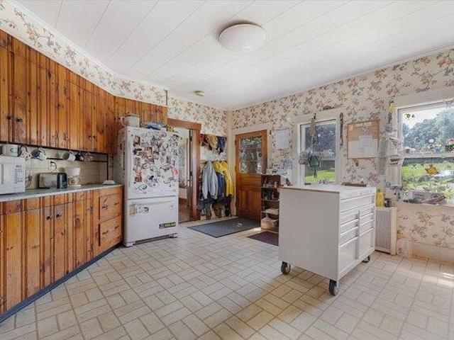 House for sale in North Oxford, Massachusetts