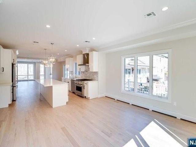 House for sale in Palisades Park, New Jersey