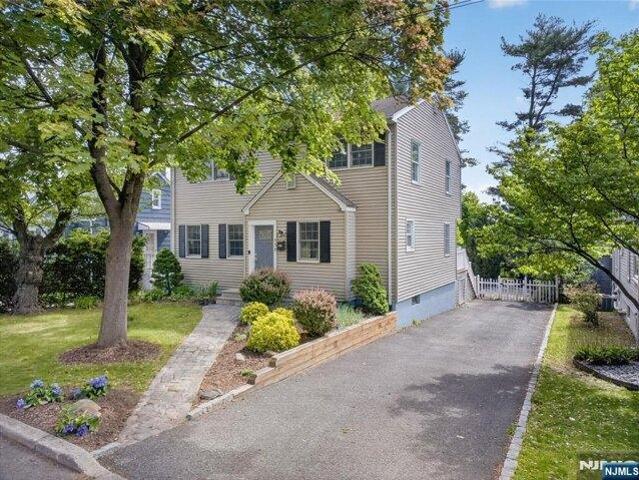 House for sale in Paramus, New Jersey