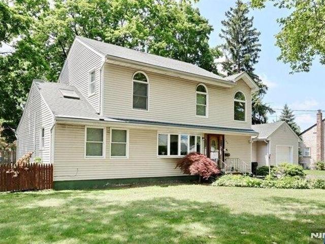 House for sale in Paramus, New Jersey