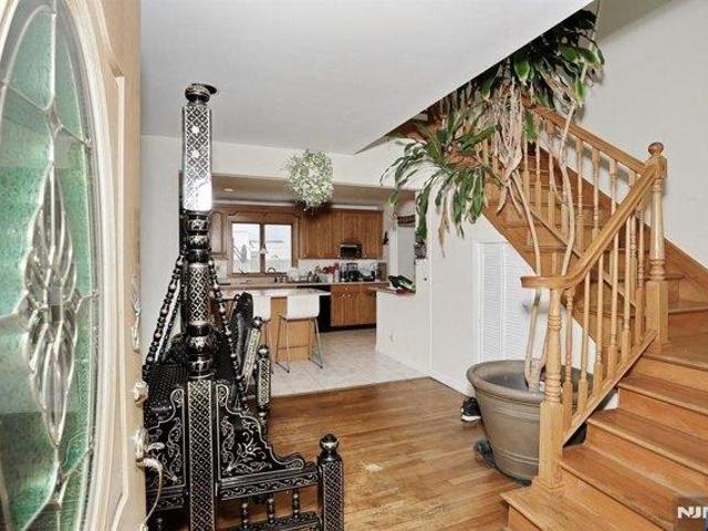 House for sale in Paramus, New Jersey