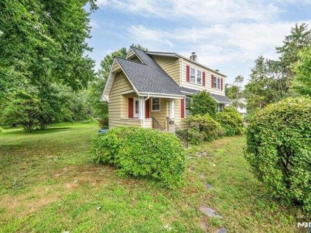 House for sale in Paramus, New Jersey