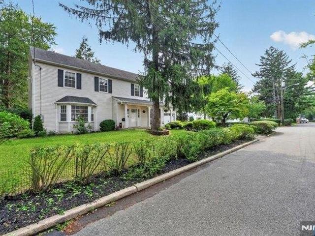 House for sale in Paramus, New Jersey