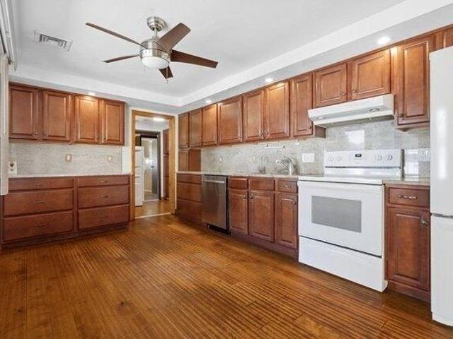 House for sale in Peabody, Essex County