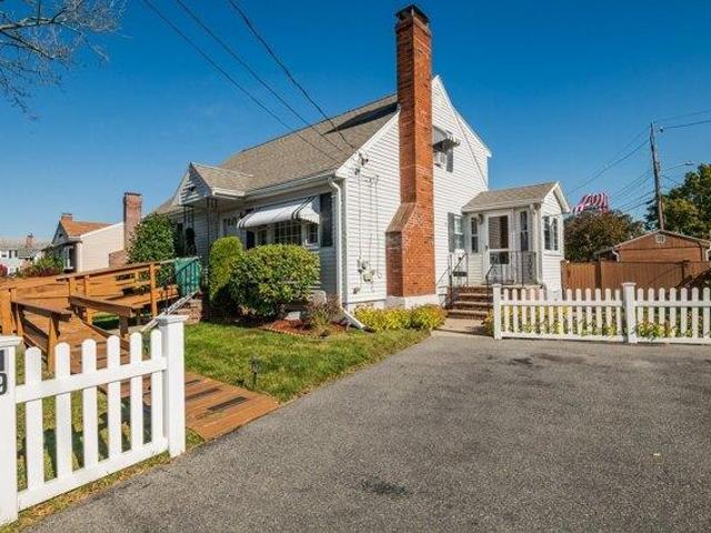 House for sale in Peabody, Essex County