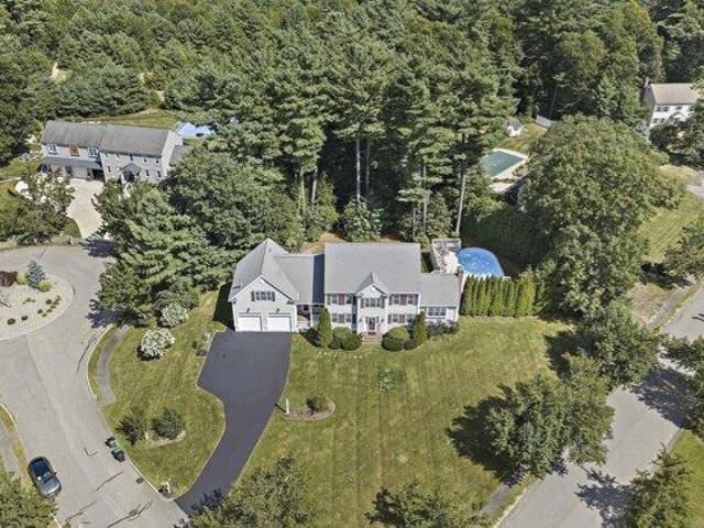 House for sale in Mayflower Grove, Pembroke