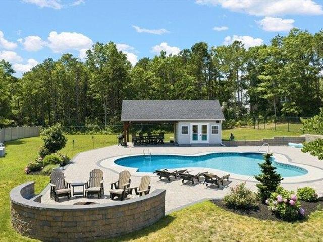 House for sale in Manomet, Massachusetts