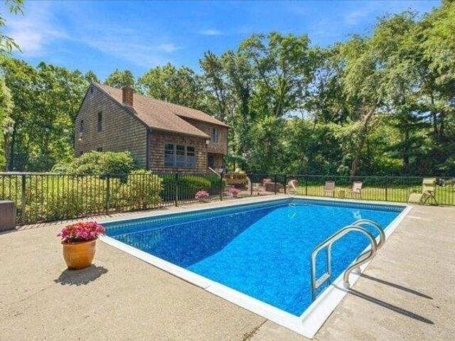 House for sale in Manomet, Massachusetts