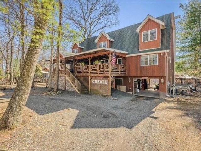 House for sale in Pocono Summit