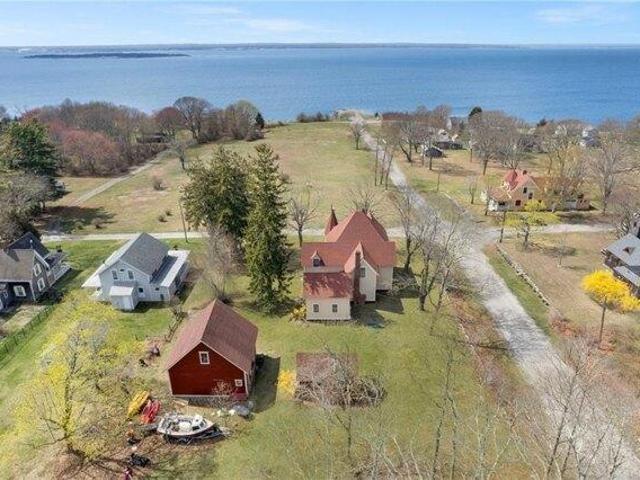 House for sale in Portsmouth, Rhode Island