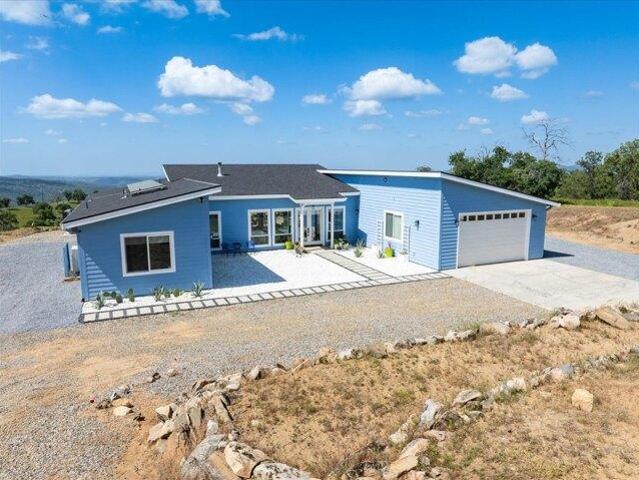 House for sale in Raymond