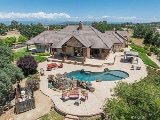 House for sale in Raymond