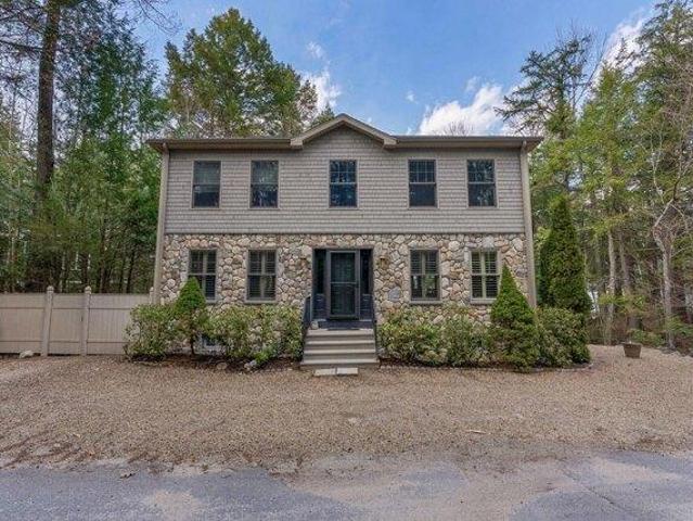 House for sale in Raymond, Maine