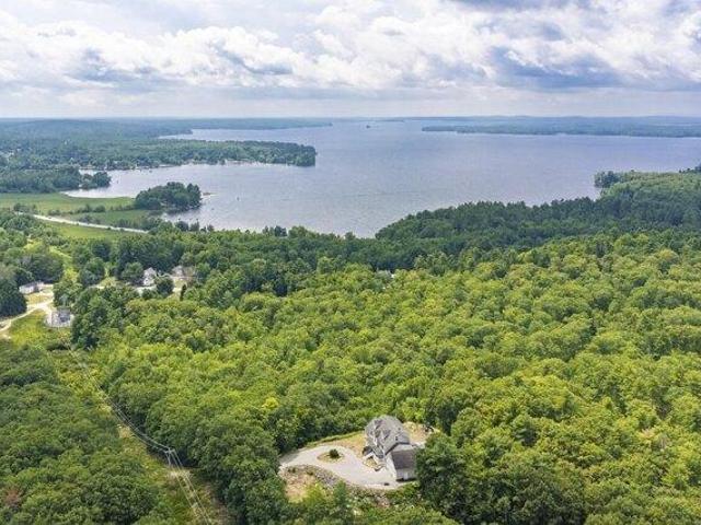 House for sale in Raymond, Maine