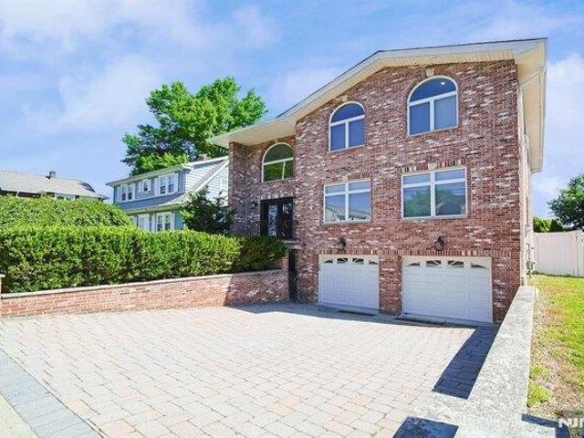 House for sale in Ridgefield, New Jersey