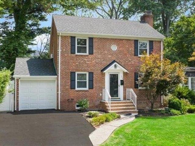 House for sale in River Edge, New Jersey