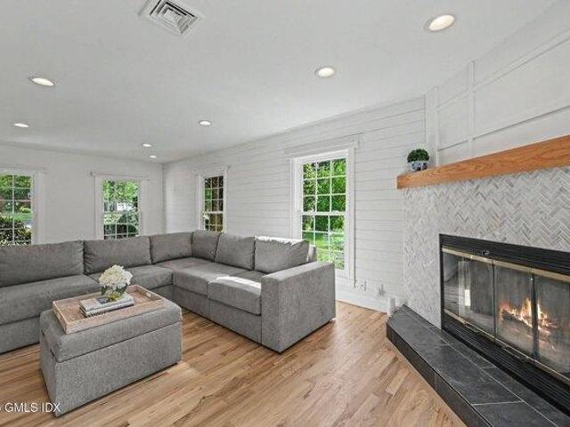 House for sale in North Mianus, Greenwich