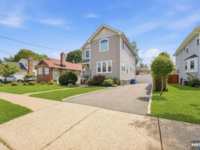 House for sale in Rochelle Park, New Jersey