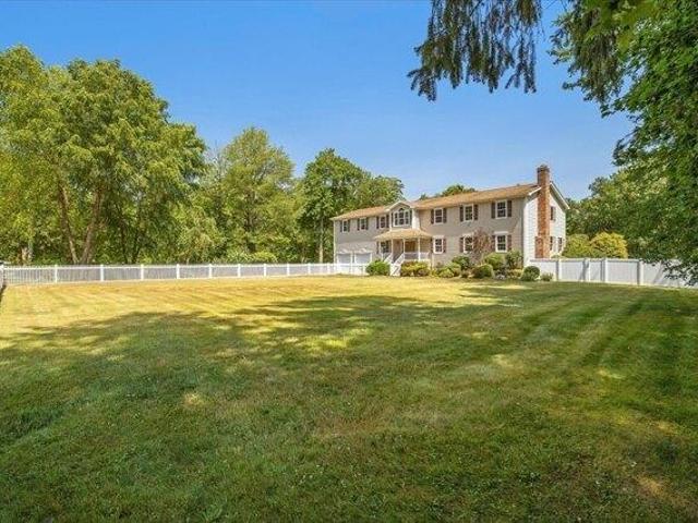 House for sale in Rochester, Massachusetts